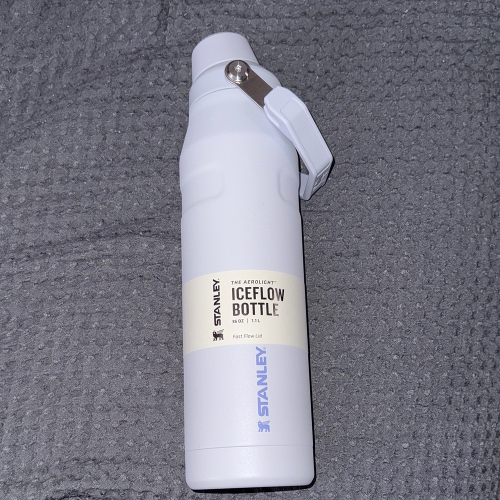 Stanley Iceflow Bottle in Light Blue